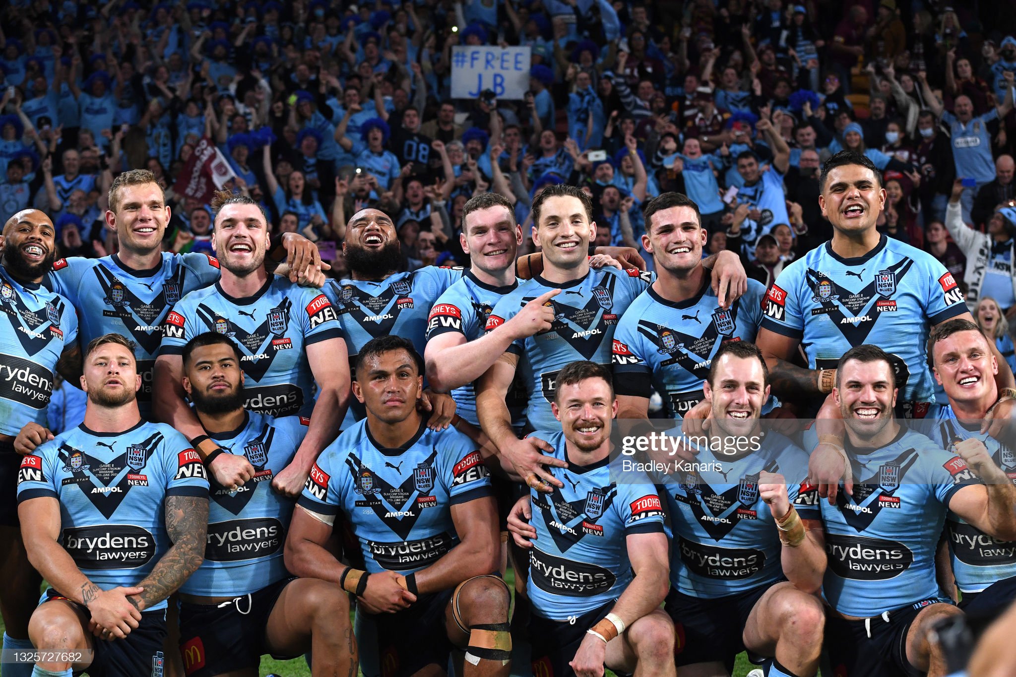 QLD v NSW - State Of Origin: Game 2 BRISBANE, AUSTRALIA - JUNE 27: The Blues celebrate winning game two of the 2021 State of Origin series between the Queensland Maroons and the New South Wales Blues at Suncorp Stadium on June 27, 2021 in Brisbane, Australia. (Photo by Bradley Kanaris/Getty Images)