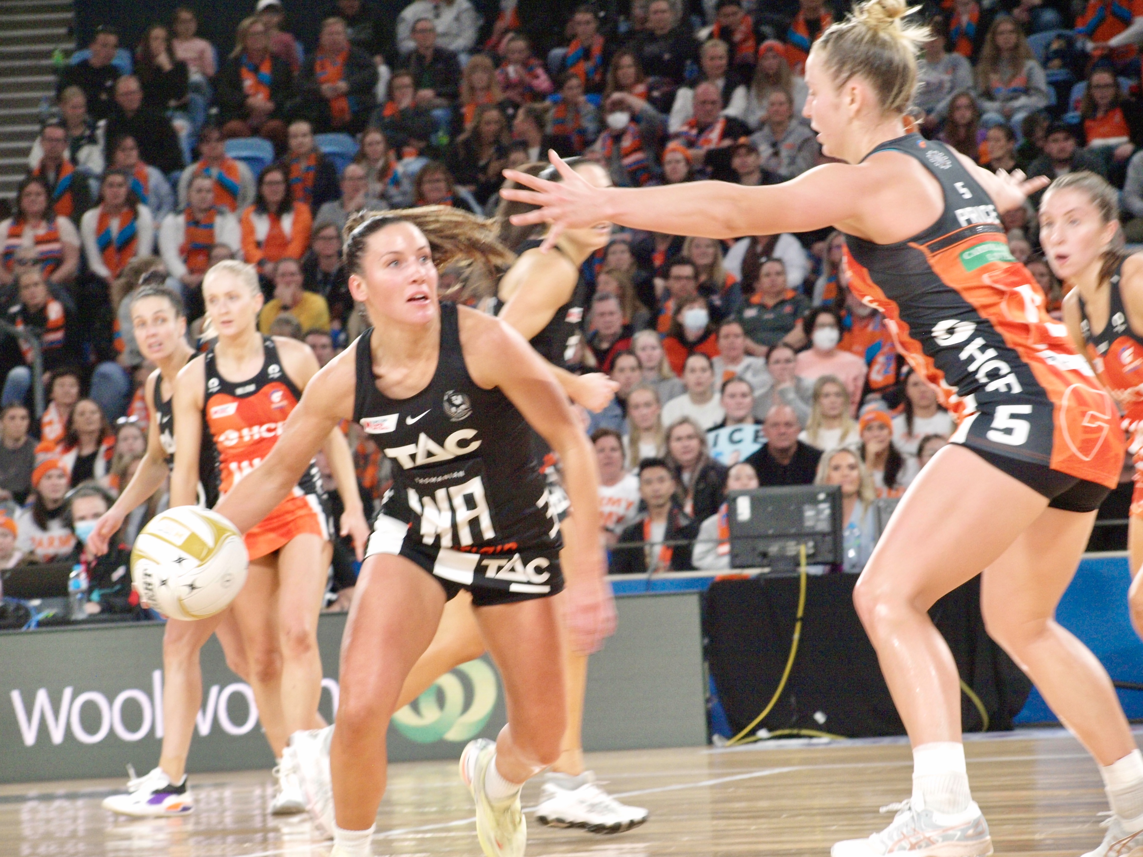 Kelsey Browne (L) and Jamie-Lee Price have both been positive reflections of Super Netball. Image: Raheemah Bolkiah