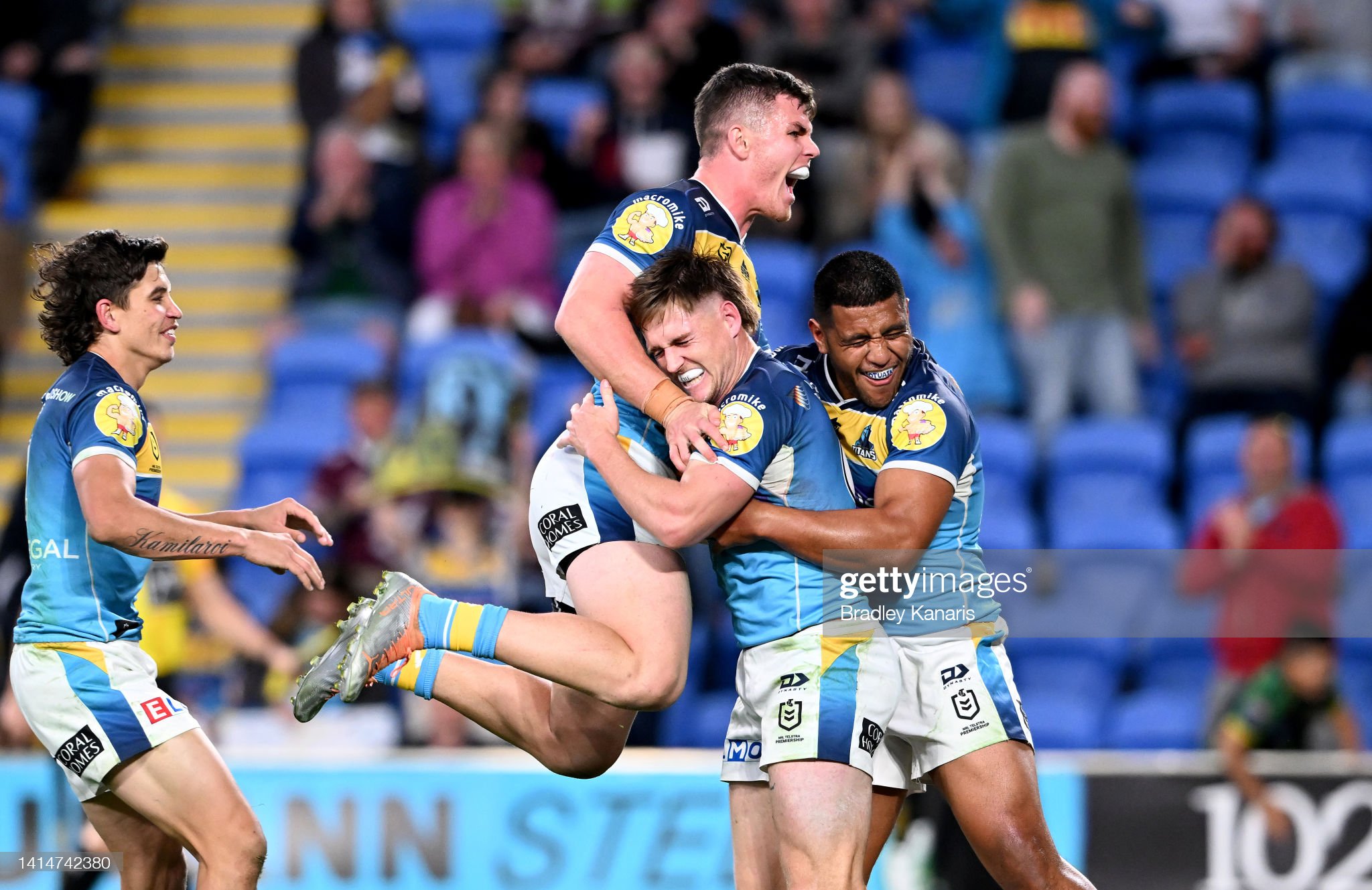 NRL Rd 22 - Titans v Sea Eagles GOLD COAST, AUSTRALIA - AUGUST 14: Alexander Brimson of the Titans is congratulated by team mates after scoring a try during the round 22 NRL match between the Gold Coast Titans and the Manly Sea Eagles at Cbus Super Stadium, on August 14, 2022, in Gold Coast, Australia. (Photo by Bradley Kanaris/Getty Images)