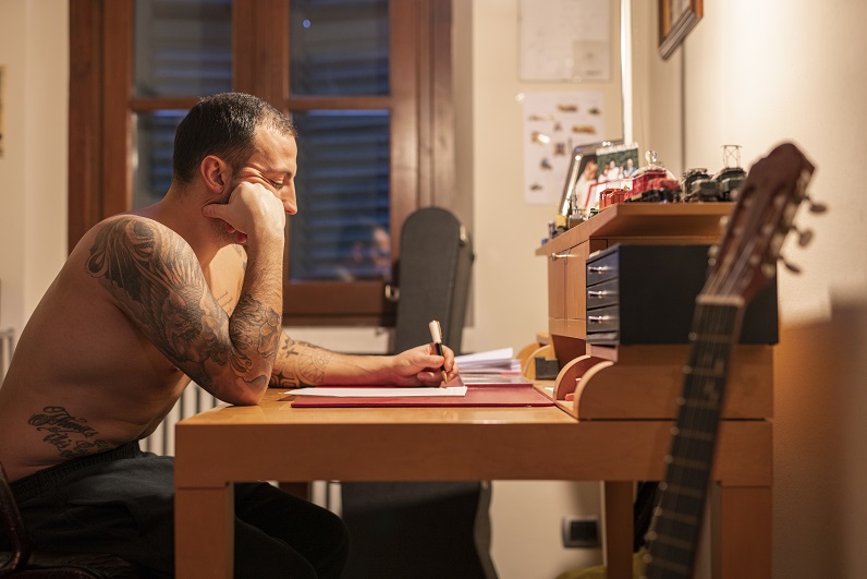 Leone, in radio il nuovo singolo "Lettera al figlio"