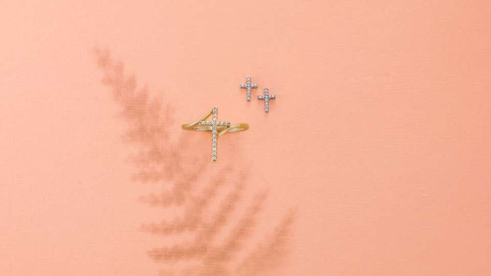 A set of Christian ring and earrings