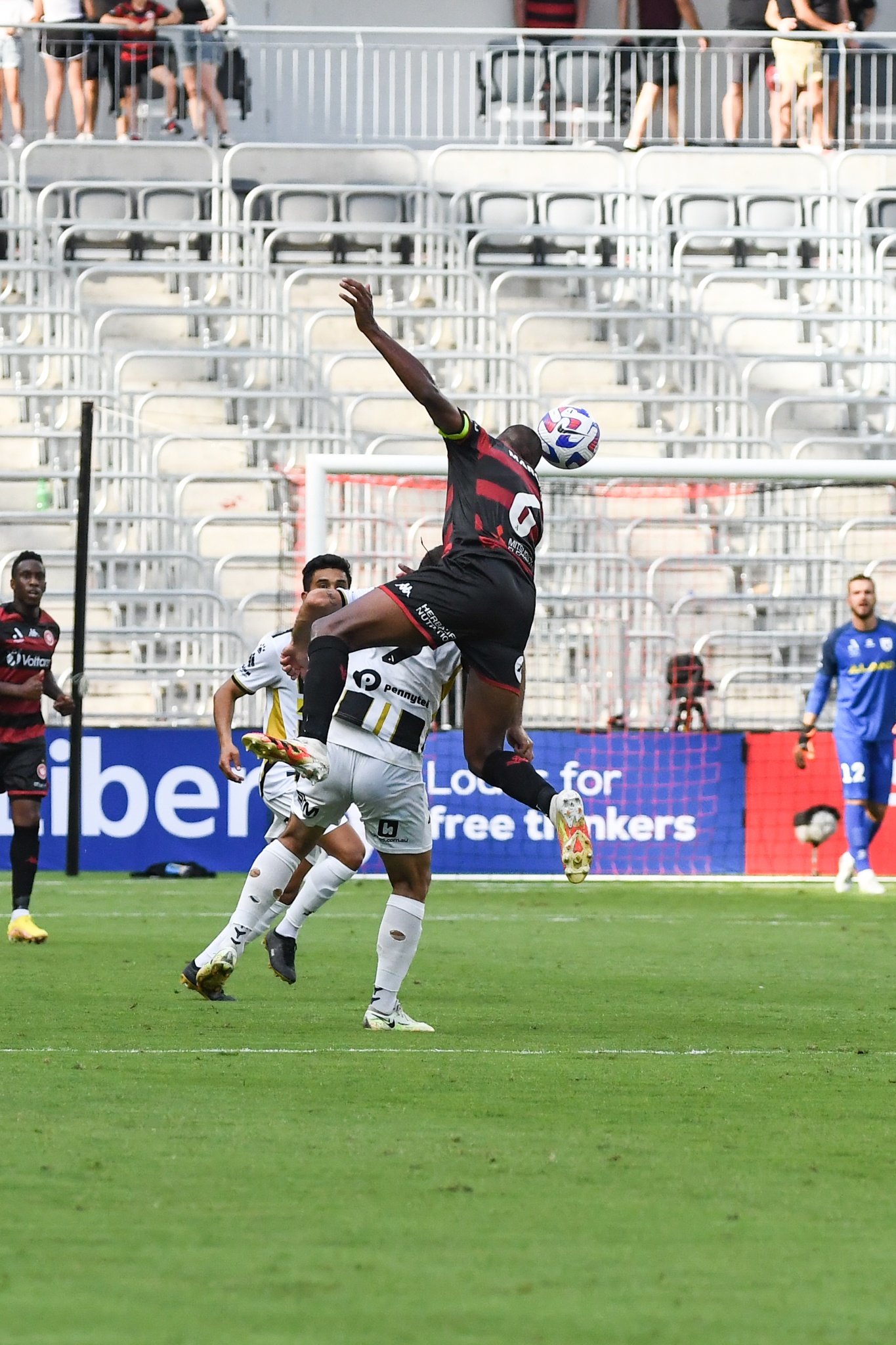 Marcelo Filho dominates in the aerial contest.