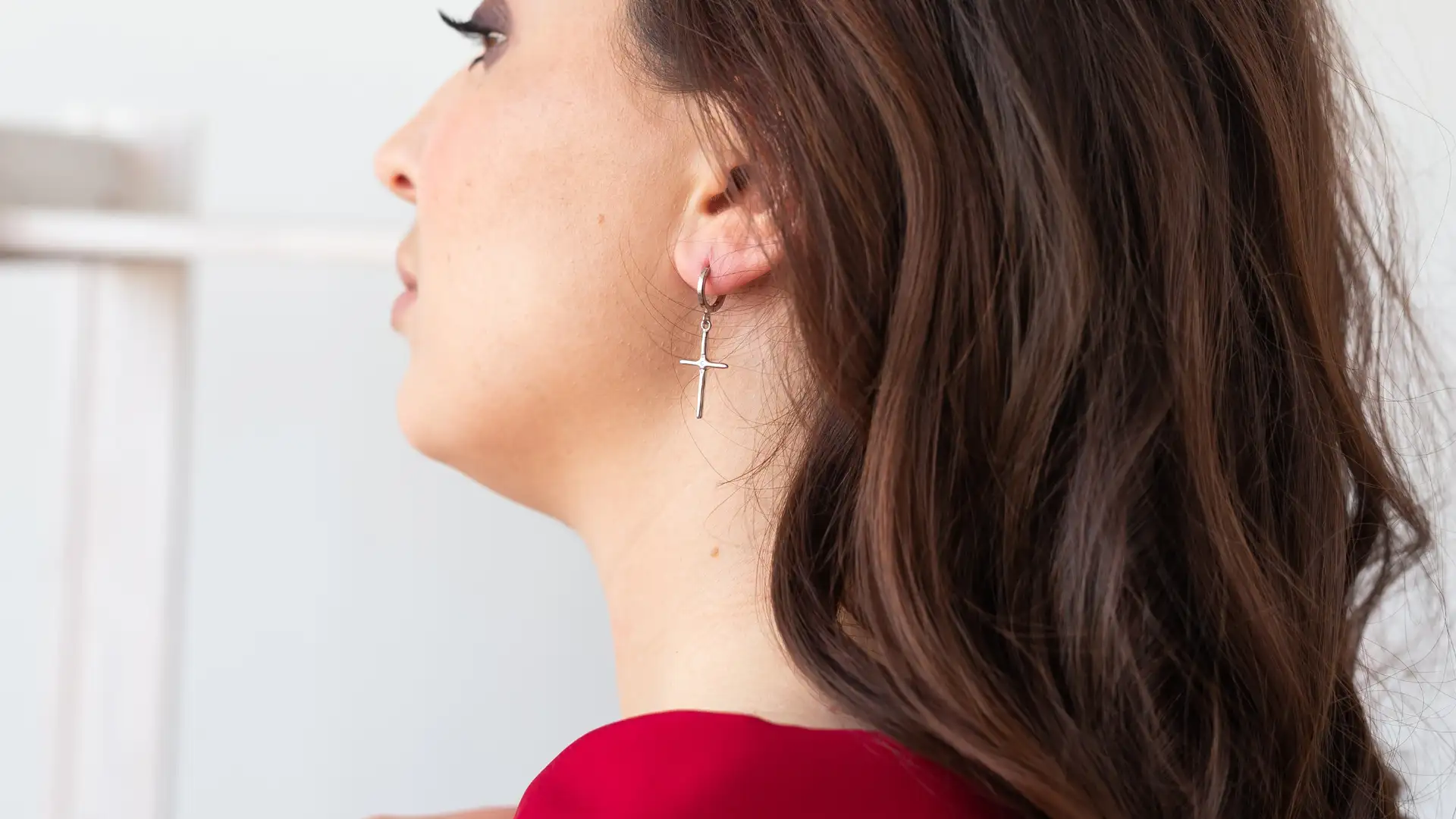 Woman wearing white gold cross earrings | Christian Jewelry | Glor-e