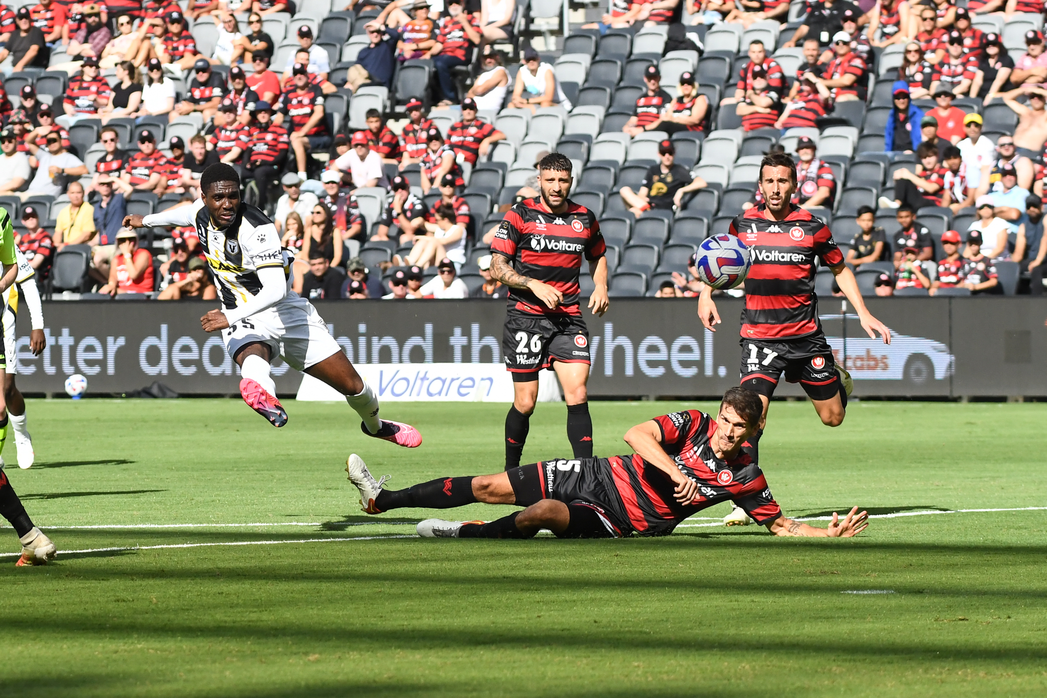 Charles M'Mombwa is tackled by Tomislav Mrčela.