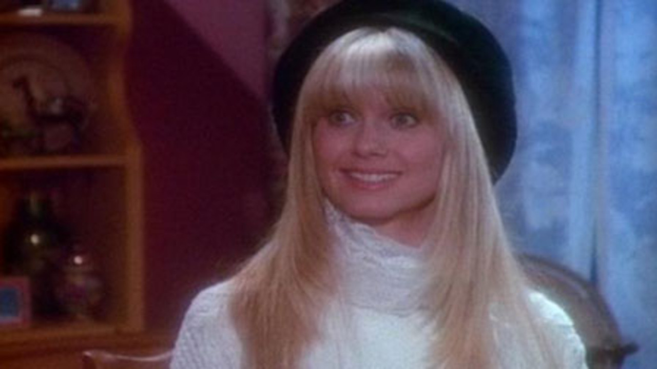 Amy Miller (Olivia Newton-John) the department store mannequin comes to life.