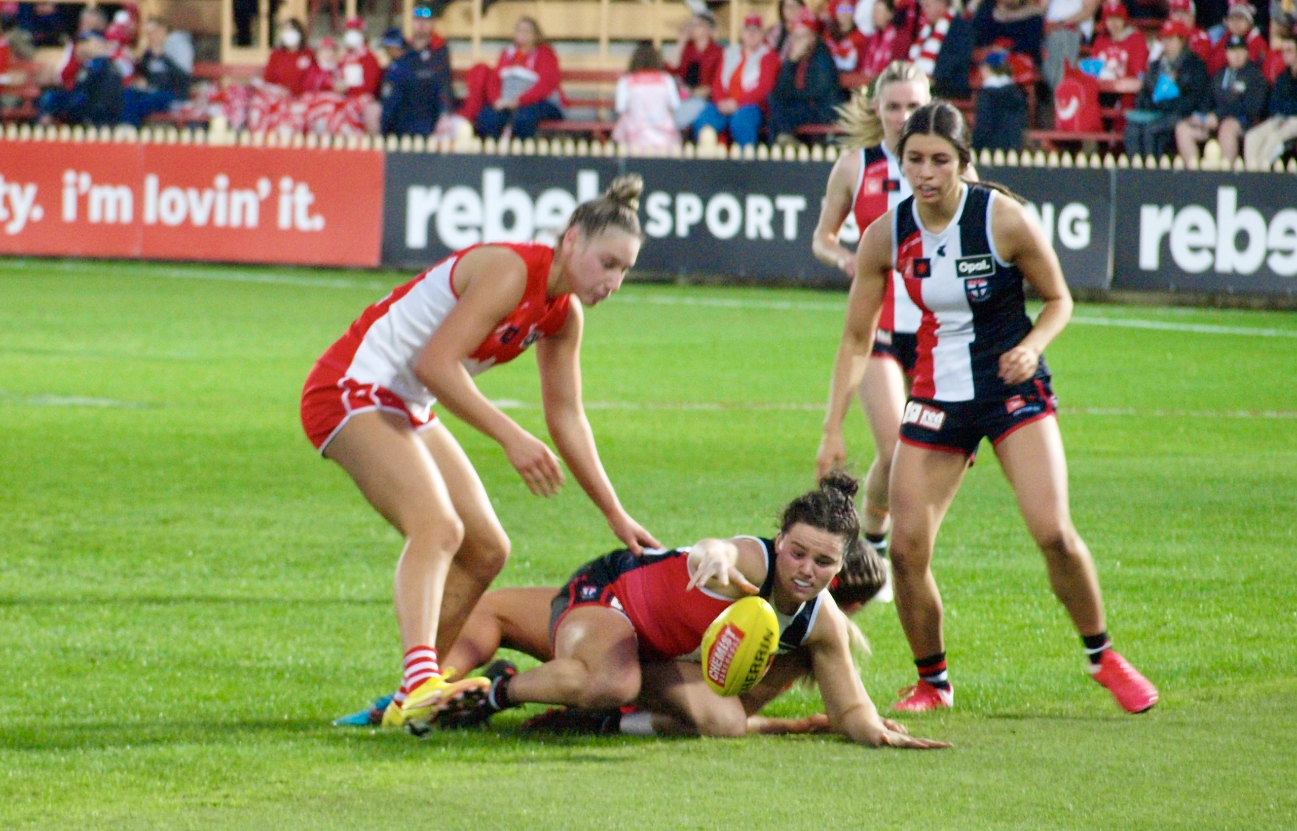 Montana Ham (left) and Georgia Patrikios (right) stand over the contest, ready to chase the loose ball. 