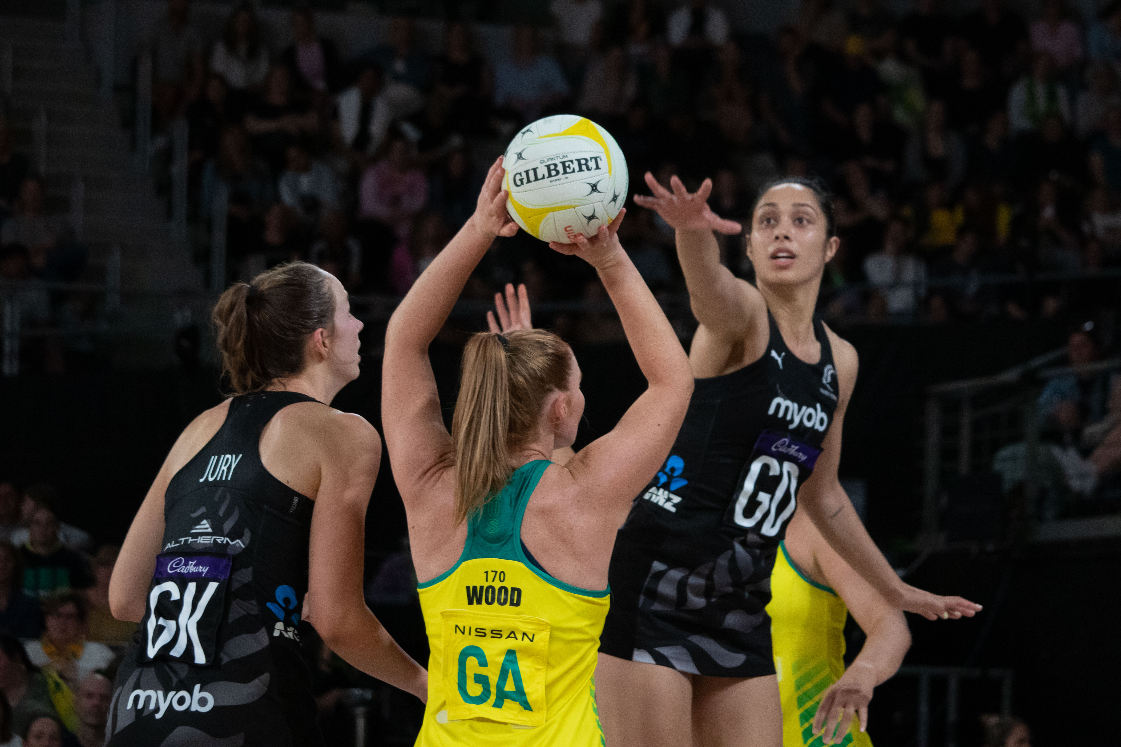 Stephanie Wood shoots over Phoenix Karaka in the Constellation Cup. Image: Ariana Silver