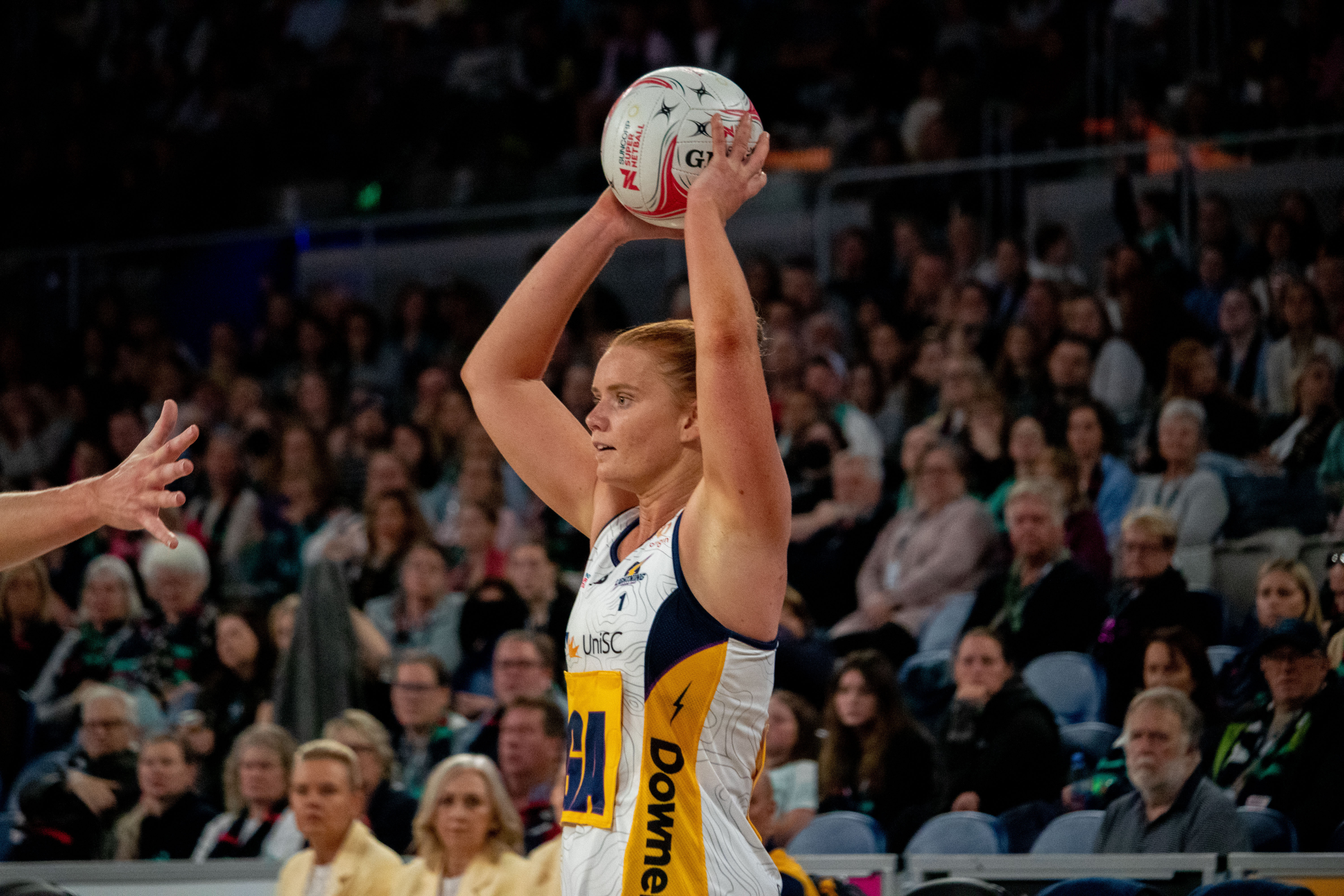 Steph Wood in action for the Lightning, as Reynolds looks on from the bench. Image: Ariana Silver