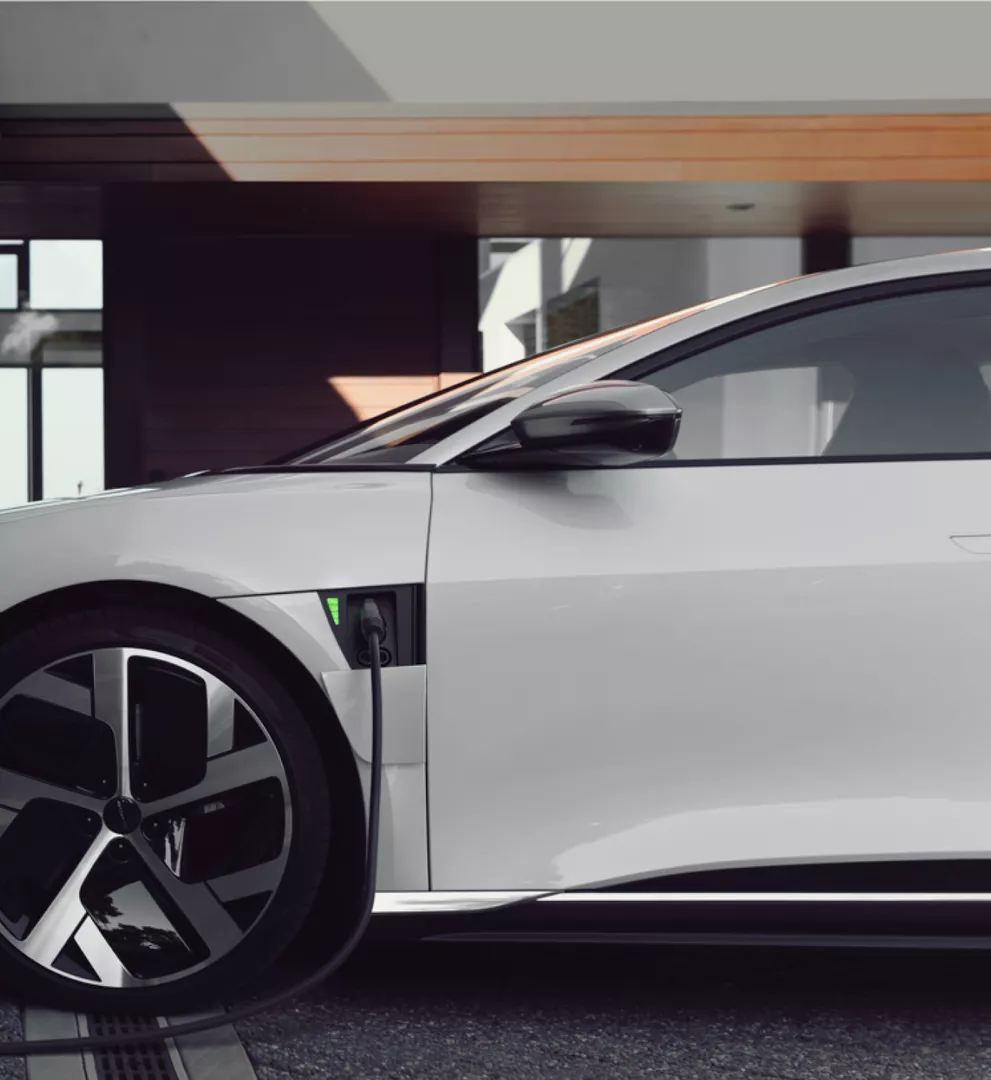 <p>Lucid Air | Fast Charging</p>