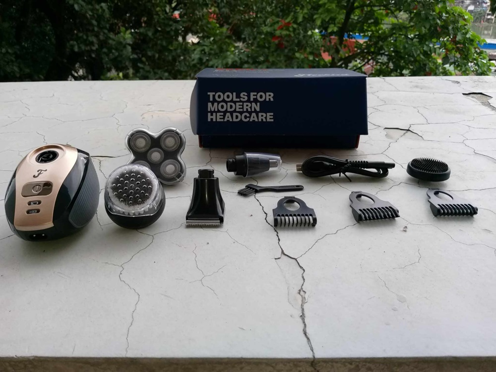 photo of Freebird FlexSeries box, shaver and multiple attachments
