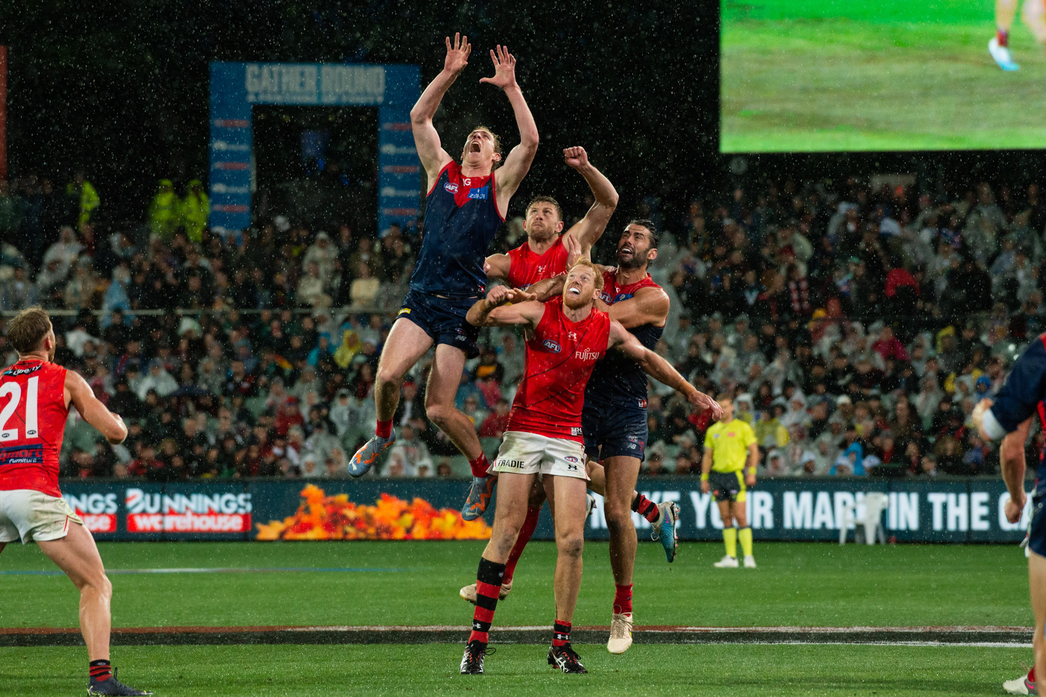 The rain played havoc on the players, particularly making contested marking difficult. Image: Dani Brown