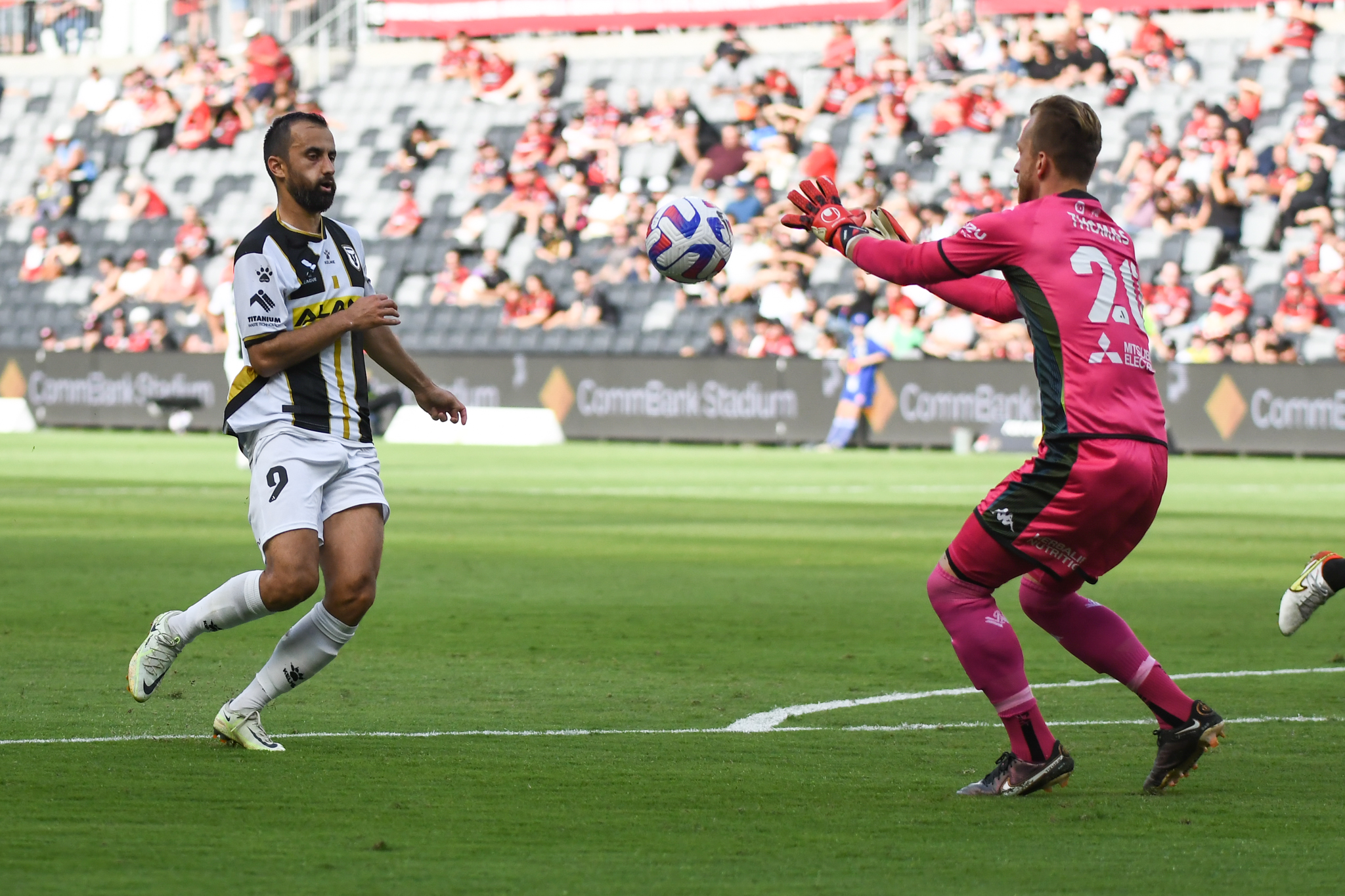 Bachana Arabuli's shot is defended by Lawrence Thomas. 